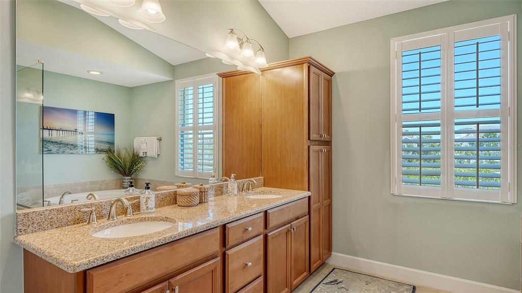 For Sale: $790,000 (2 beds, 2 baths, 2002 Square Feet)