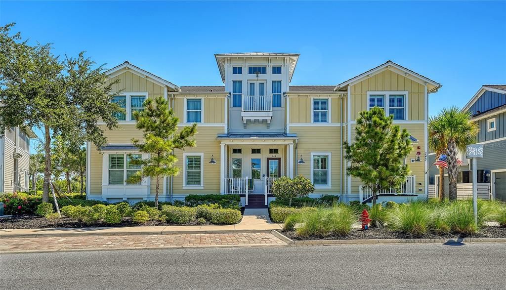 For Sale: $790,000 (2 beds, 2 baths, 2002 Square Feet)