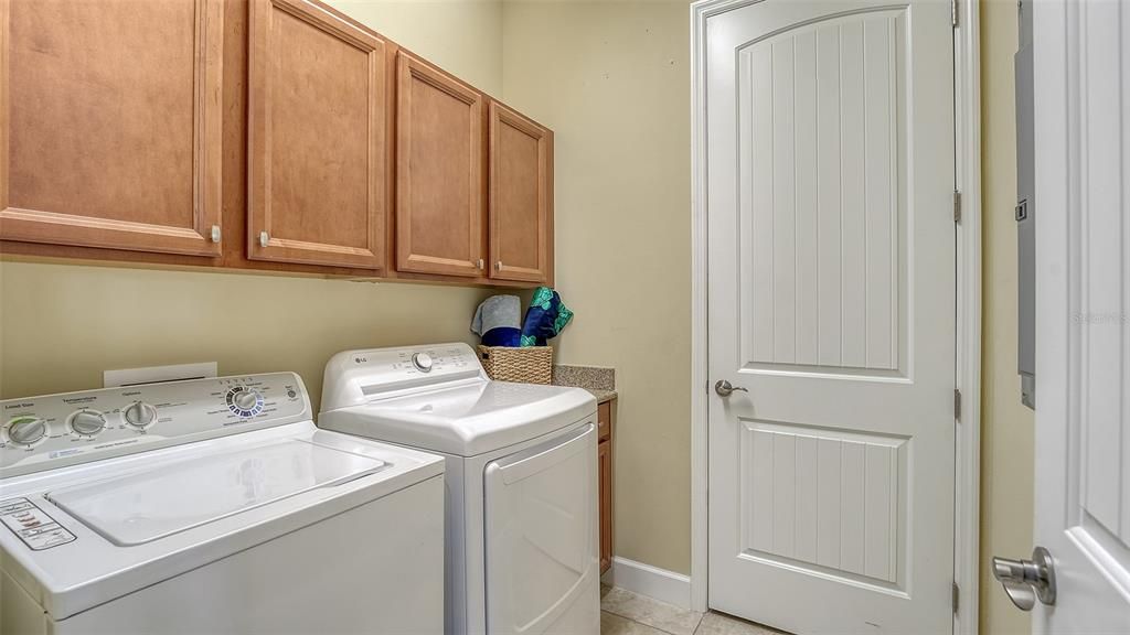 For Sale: $790,000 (2 beds, 2 baths, 2002 Square Feet)