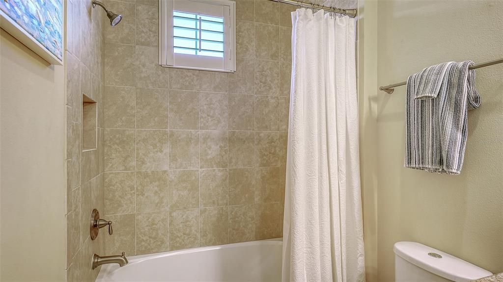 For Sale: $790,000 (2 beds, 2 baths, 2002 Square Feet)