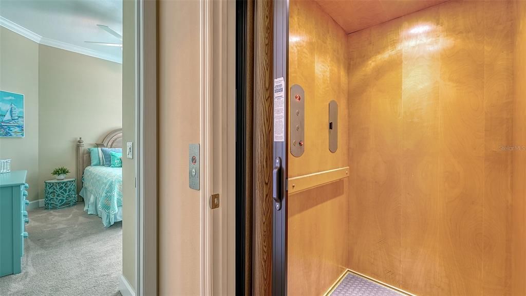 For Sale: $790,000 (2 beds, 2 baths, 2002 Square Feet)