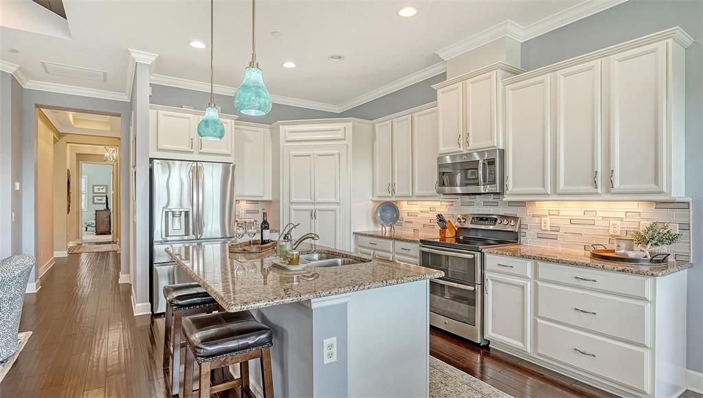 For Sale: $790,000 (2 beds, 2 baths, 2002 Square Feet)