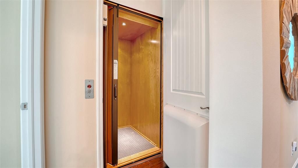 For Sale: $790,000 (2 beds, 2 baths, 2002 Square Feet)