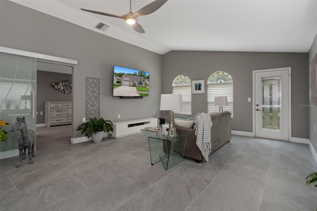 Под контрактом: $238,900 (2 спален, 2 ванн, 1364 Квадратных фут)