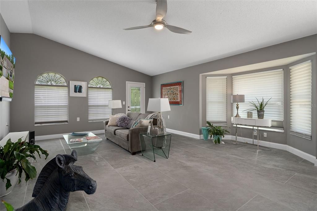 Под контрактом: $238,900 (2 спален, 2 ванн, 1364 Квадратных фут)