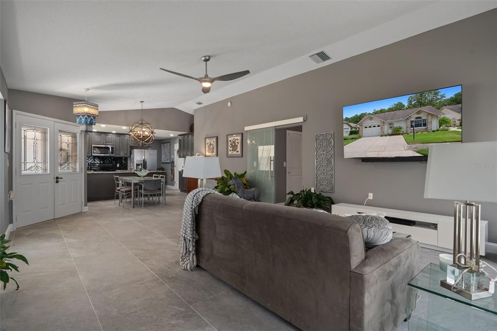 Под контрактом: $238,900 (2 спален, 2 ванн, 1364 Квадратных фут)