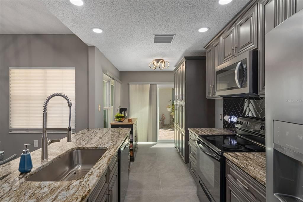 Под контрактом: $238,900 (2 спален, 2 ванн, 1364 Квадратных фут)