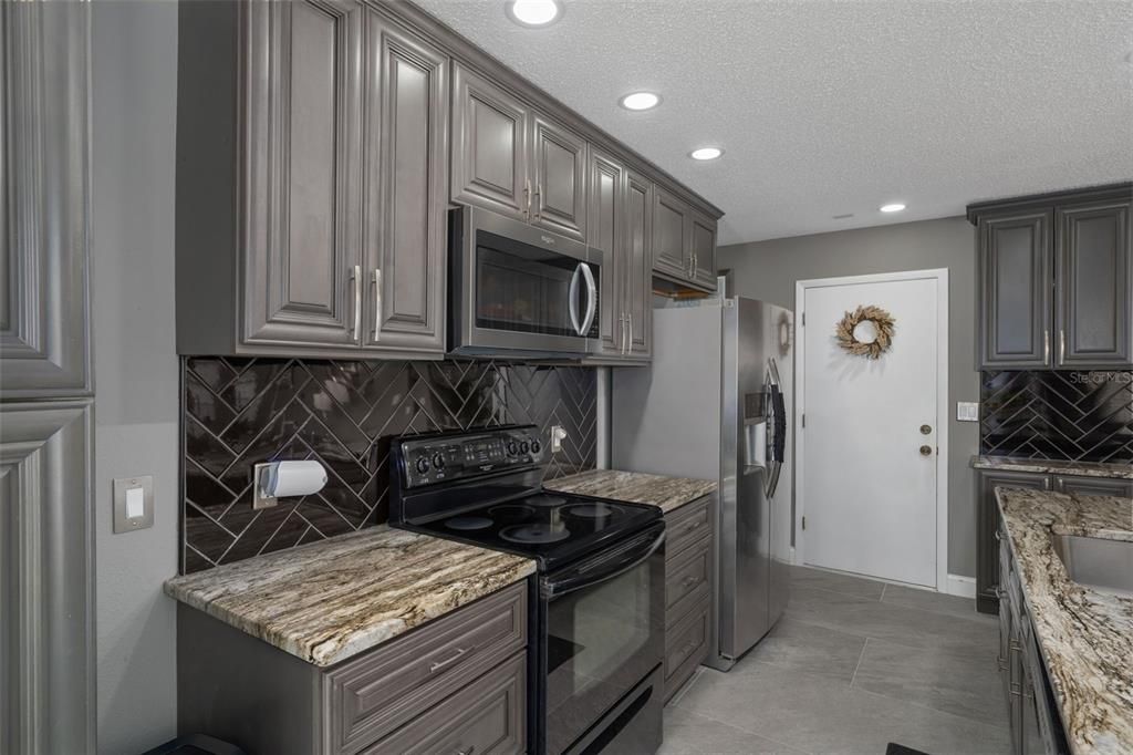 Под контрактом: $238,900 (2 спален, 2 ванн, 1364 Квадратных фут)