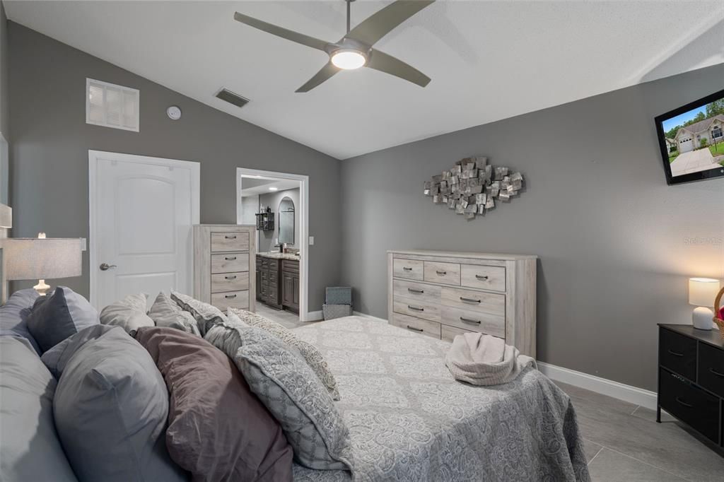 Под контрактом: $238,900 (2 спален, 2 ванн, 1364 Квадратных фут)