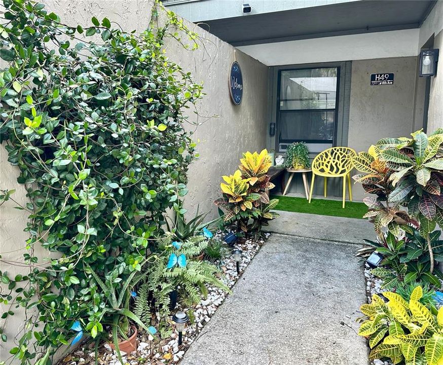 Под контрактом: $199,000 (2 спален, 2 ванн, 1070 Квадратных фут)