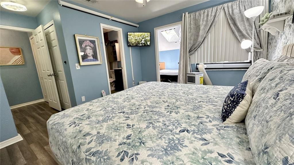 Под контрактом: $199,000 (2 спален, 2 ванн, 1070 Квадратных фут)