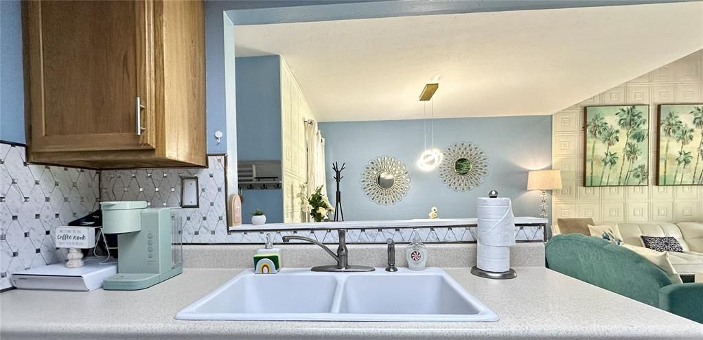 Под контрактом: $199,000 (2 спален, 2 ванн, 1070 Квадратных фут)