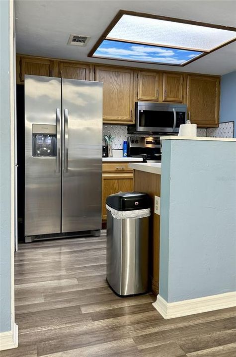 Под контрактом: $199,000 (2 спален, 2 ванн, 1070 Квадратных фут)