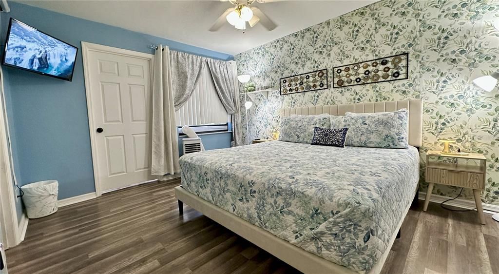 Под контрактом: $199,000 (2 спален, 2 ванн, 1070 Квадратных фут)