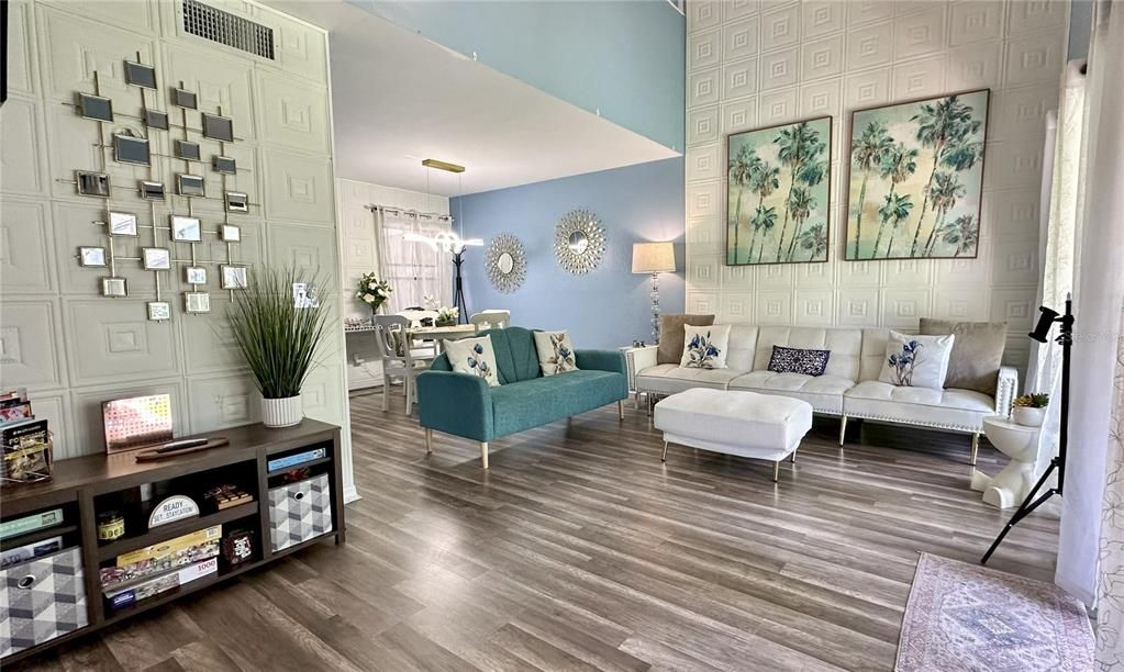 Под контрактом: $199,000 (2 спален, 2 ванн, 1070 Квадратных фут)