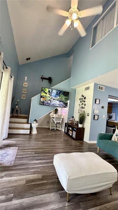 Под контрактом: $199,000 (2 спален, 2 ванн, 1070 Квадратных фут)