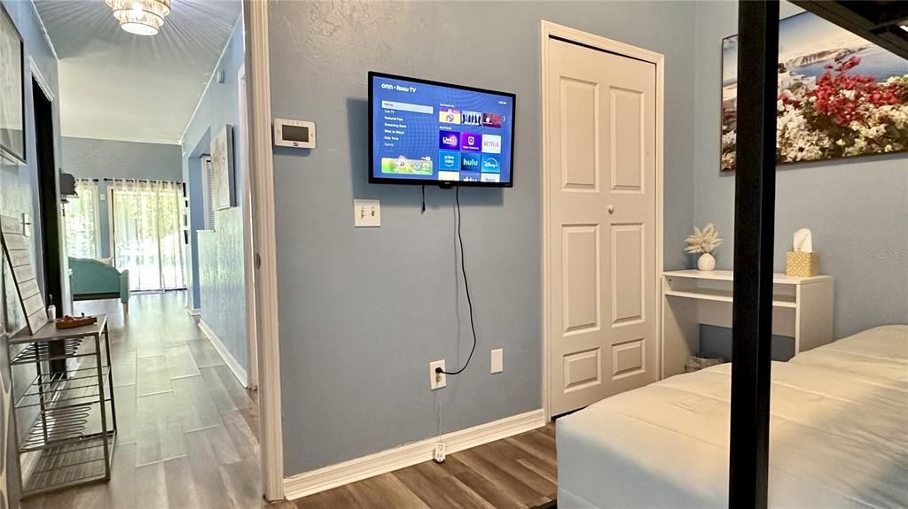 Под контрактом: $199,000 (2 спален, 2 ванн, 1070 Квадратных фут)