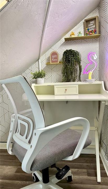 Под контрактом: $199,000 (2 спален, 2 ванн, 1070 Квадратных фут)