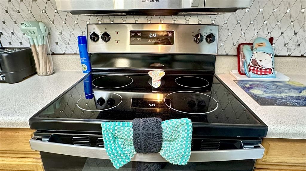 Под контрактом: $199,000 (2 спален, 2 ванн, 1070 Квадратных фут)