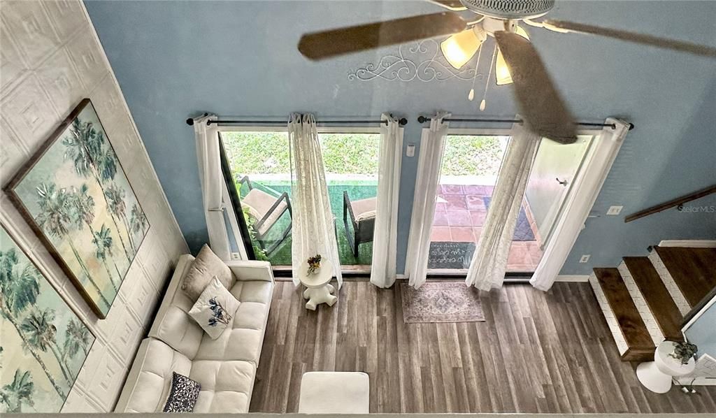 Под контрактом: $199,000 (2 спален, 2 ванн, 1070 Квадратных фут)