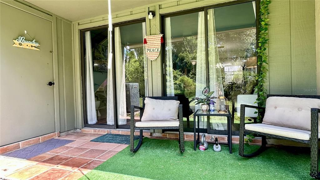 Под контрактом: $199,000 (2 спален, 2 ванн, 1070 Квадратных фут)