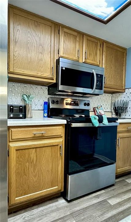 Под контрактом: $199,000 (2 спален, 2 ванн, 1070 Квадратных фут)