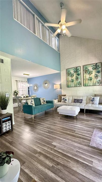 Под контрактом: $199,000 (2 спален, 2 ванн, 1070 Квадратных фут)