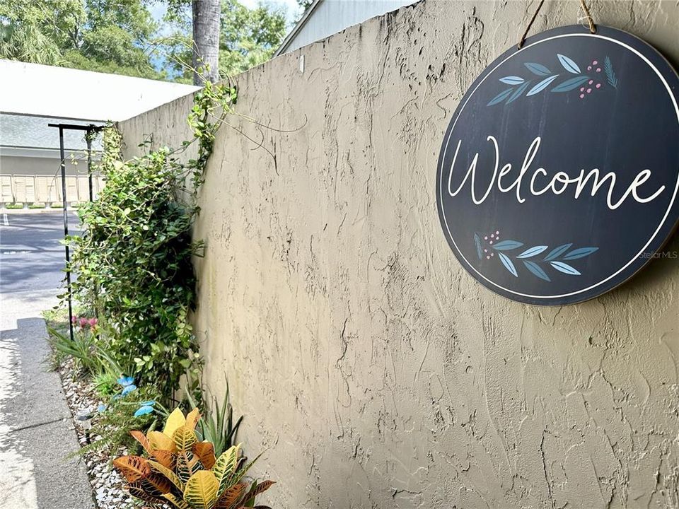 Под контрактом: $199,000 (2 спален, 2 ванн, 1070 Квадратных фут)