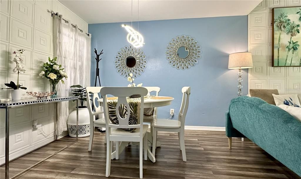 Под контрактом: $199,000 (2 спален, 2 ванн, 1070 Квадратных фут)