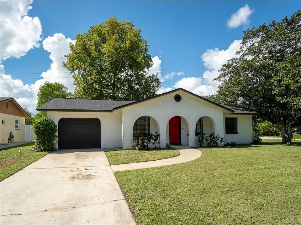 Под контрактом: $350,000 (3 спален, 2 ванн, 1092 Квадратных фут)