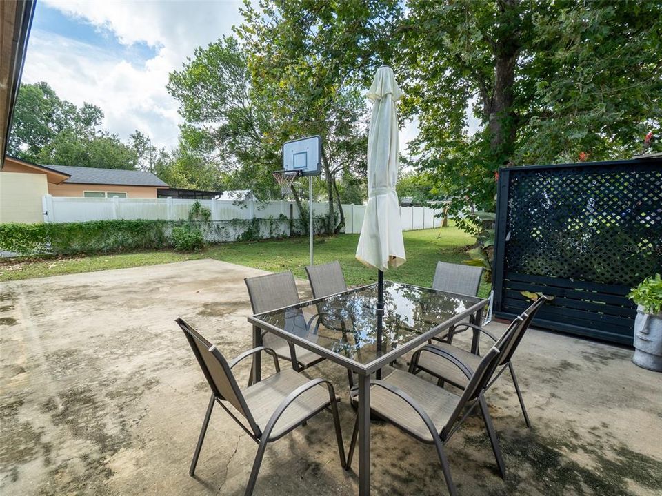 Под контрактом: $350,000 (3 спален, 2 ванн, 1092 Квадратных фут)