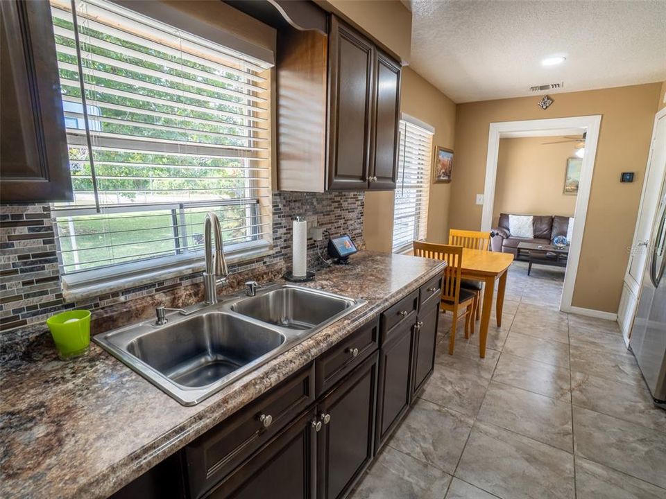 Под контрактом: $350,000 (3 спален, 2 ванн, 1092 Квадратных фут)