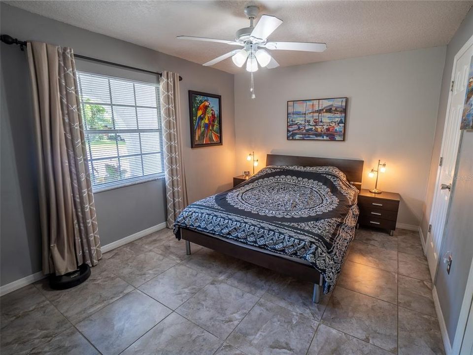 Под контрактом: $350,000 (3 спален, 2 ванн, 1092 Квадратных фут)