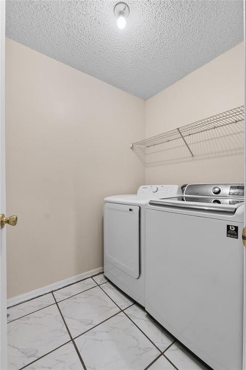 Activo con contrato: $229,000 (3 camas, 1 baños, 1063 Pies cuadrados)