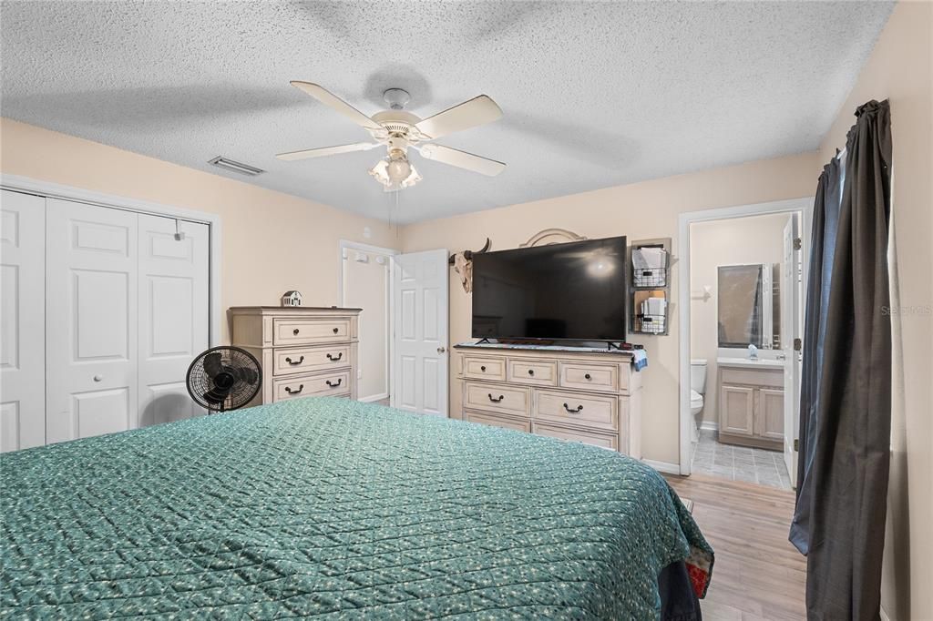 Activo con contrato: $229,000 (3 camas, 1 baños, 1063 Pies cuadrados)