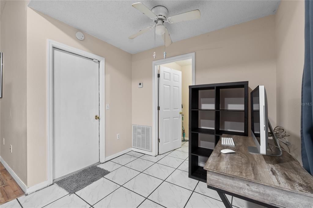 Activo con contrato: $229,000 (3 camas, 1 baños, 1063 Pies cuadrados)