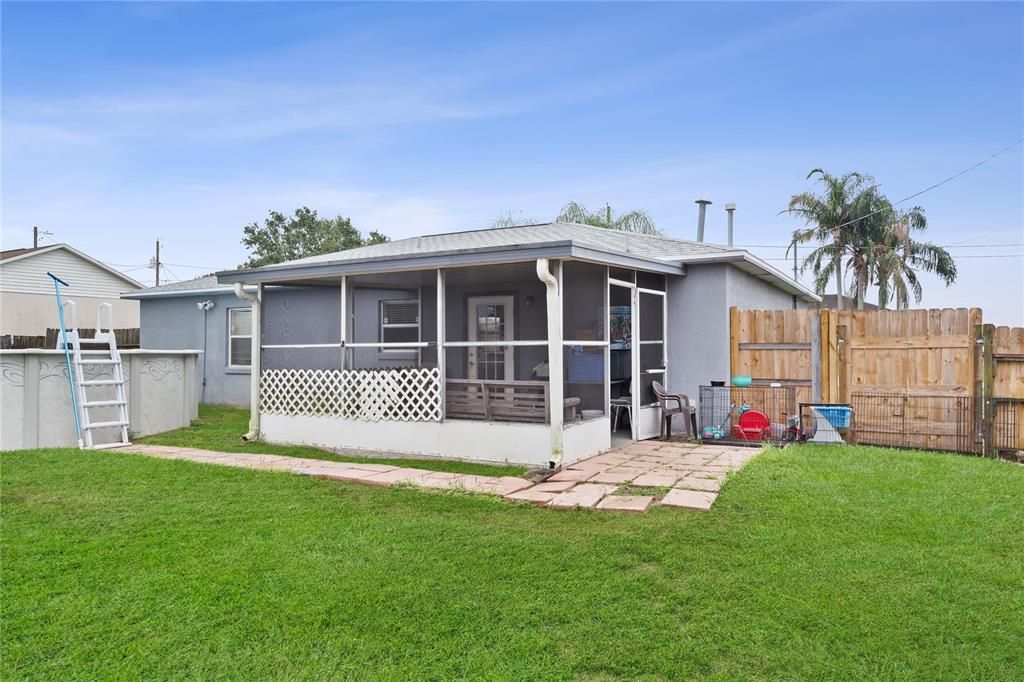 Activo con contrato: $229,000 (3 camas, 1 baños, 1063 Pies cuadrados)