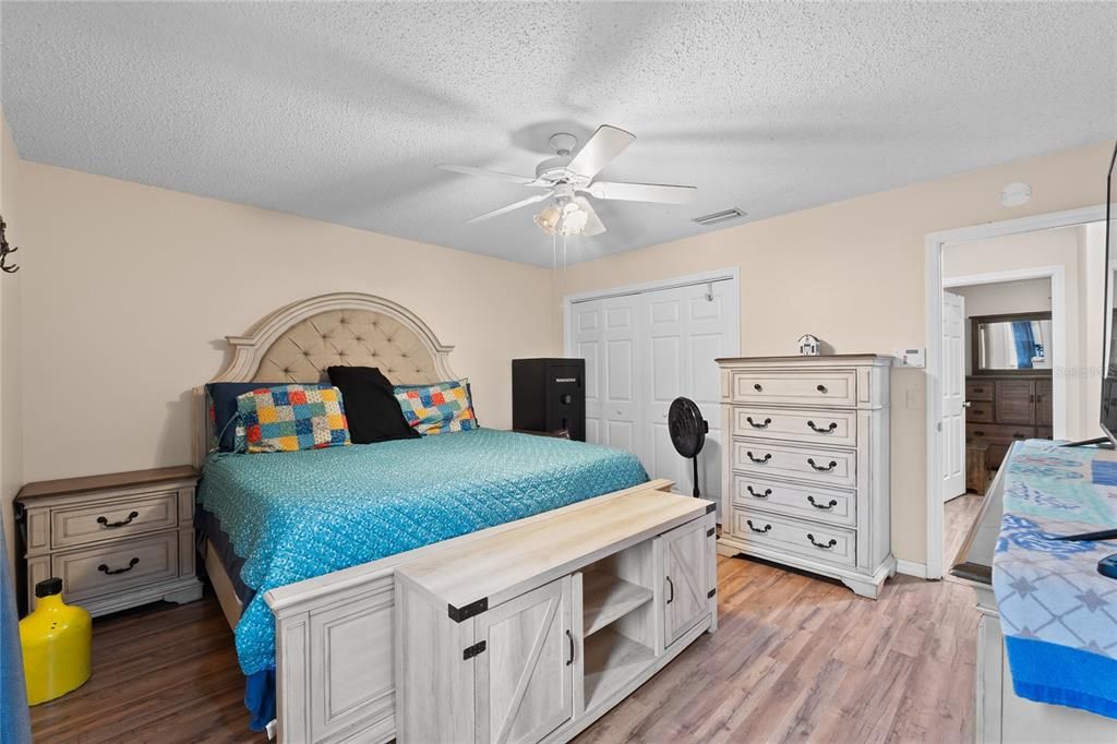 Activo con contrato: $229,000 (3 camas, 1 baños, 1063 Pies cuadrados)