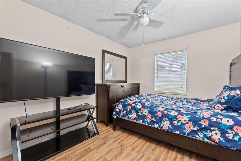 Activo con contrato: $229,000 (3 camas, 1 baños, 1063 Pies cuadrados)