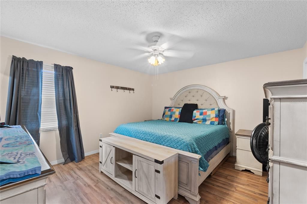 Activo con contrato: $229,000 (3 camas, 1 baños, 1063 Pies cuadrados)