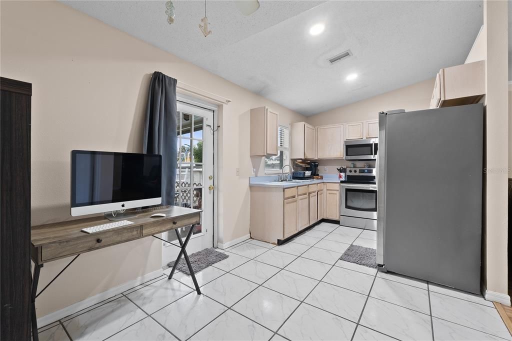 Activo con contrato: $229,000 (3 camas, 1 baños, 1063 Pies cuadrados)