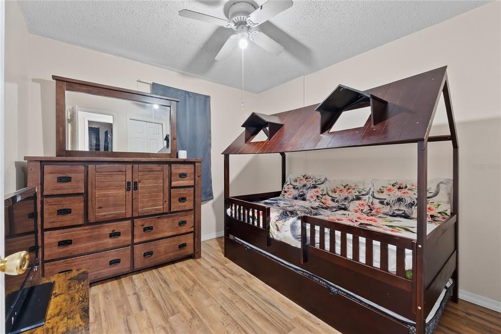 Activo con contrato: $229,000 (3 camas, 1 baños, 1063 Pies cuadrados)