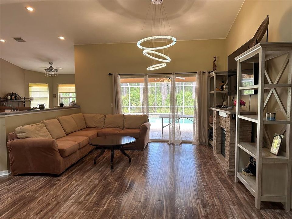 For Rent: $3,000 (3 beds, 2 baths, 1575 Square Feet)