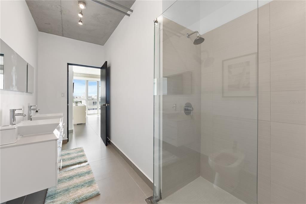 En Venta: $875,000 (2 camas, 2 baños, 1126 Pies cuadrados)