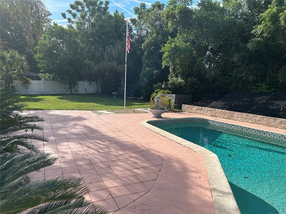 合同活跃: $369,000 (3 贝兹, 4 浴室, 2457 平方英尺)