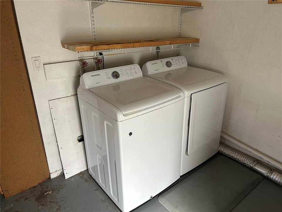 合同活跃: $369,000 (3 贝兹, 4 浴室, 2457 平方英尺)