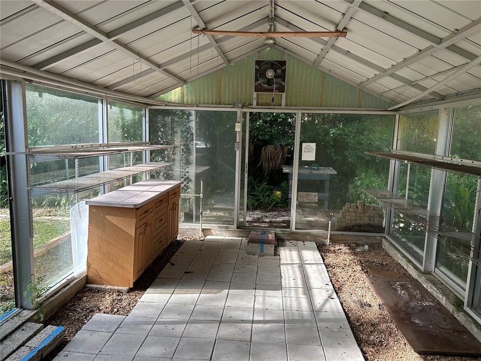 合同活跃: $369,000 (3 贝兹, 4 浴室, 2457 平方英尺)