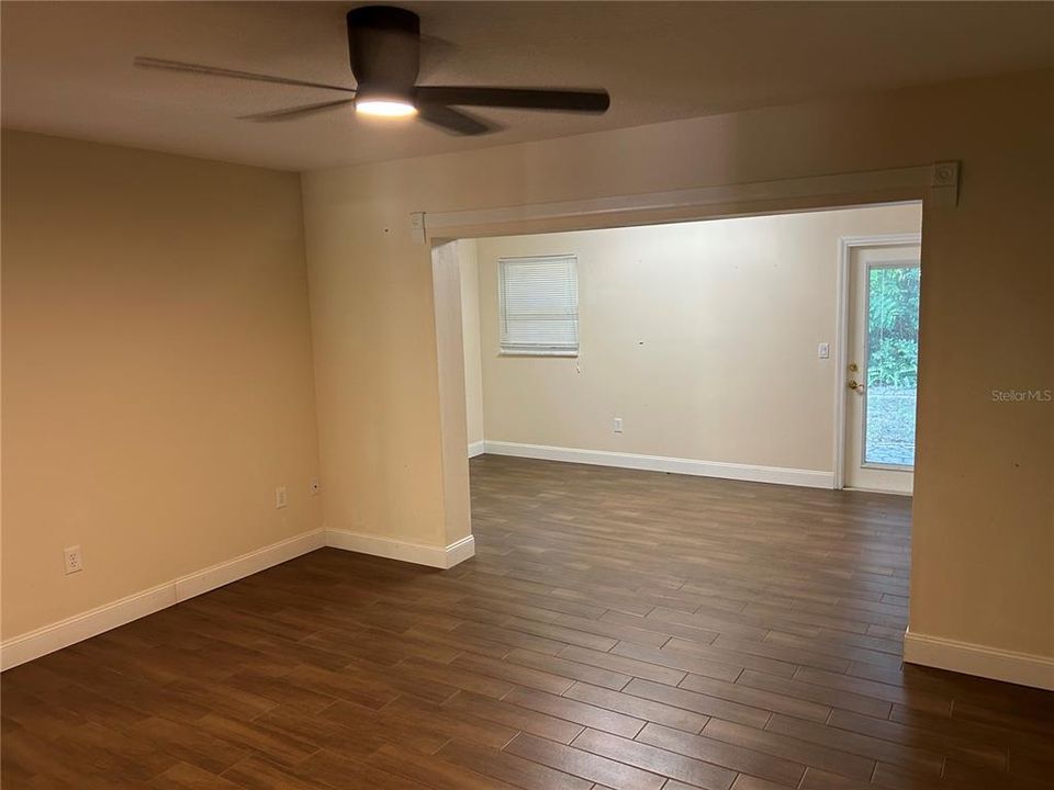 合同活跃: $369,000 (3 贝兹, 4 浴室, 2457 平方英尺)