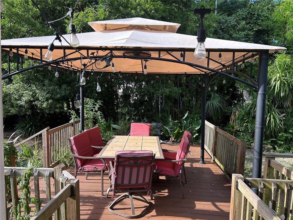 合同活跃: $369,000 (3 贝兹, 4 浴室, 2457 平方英尺)