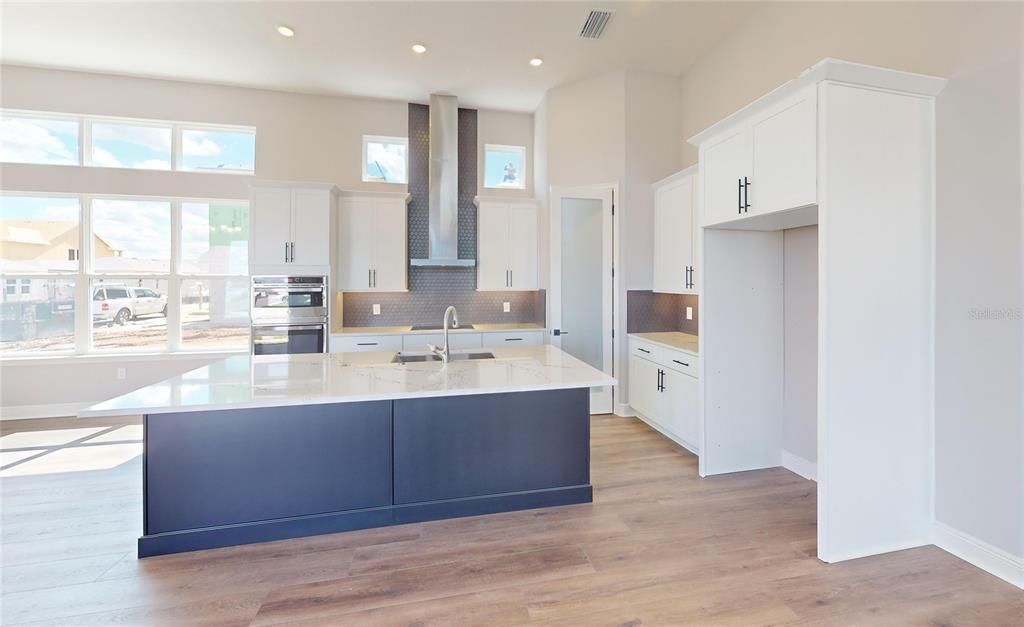 Active With Contract: $999,900 (5 beds, 4 baths, 3091 Square Feet)